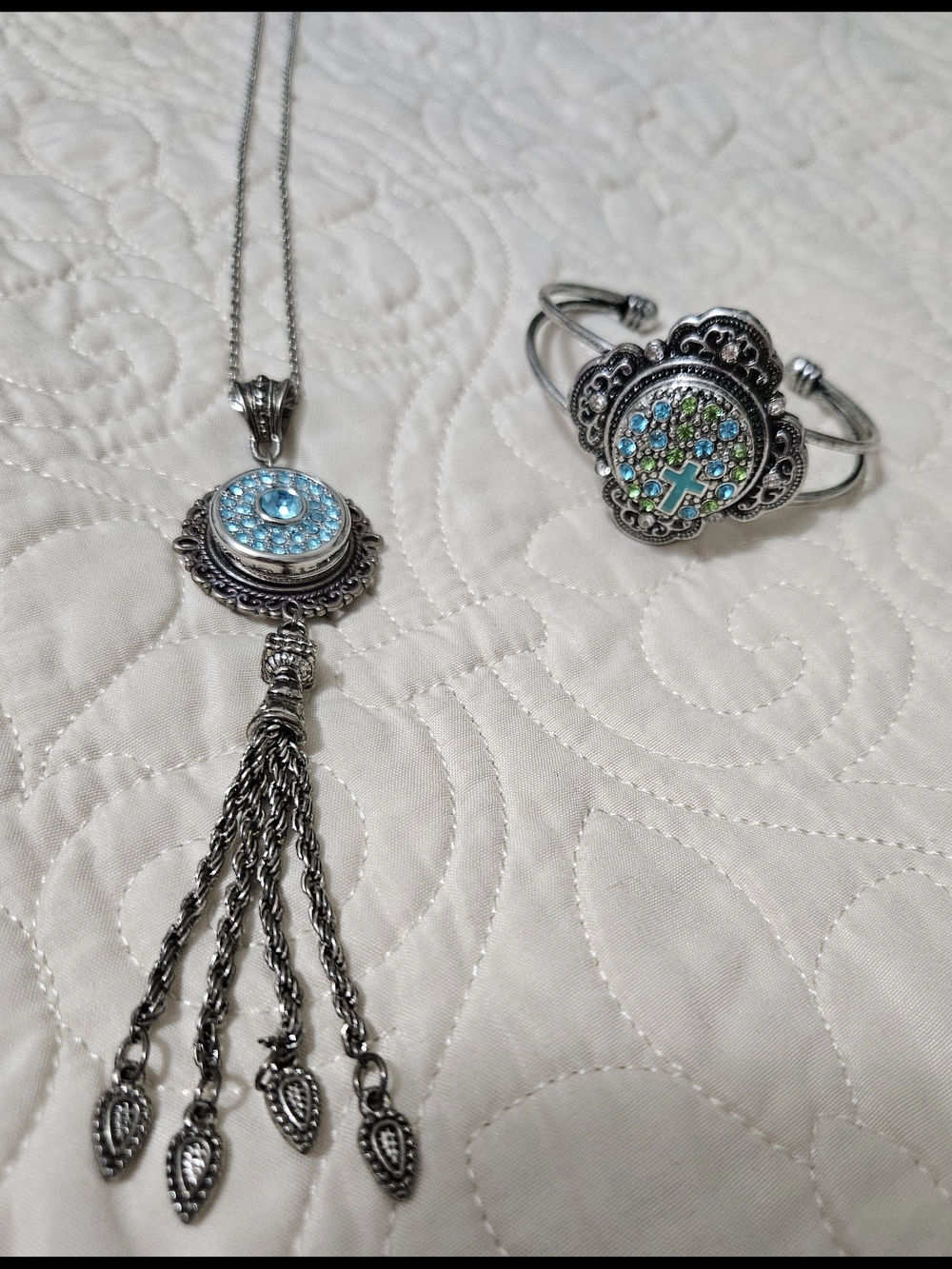 Snap Jewelry -Silver Tone Aqua Crystal Tassel Necklace w/Matching Cuff Bracelet